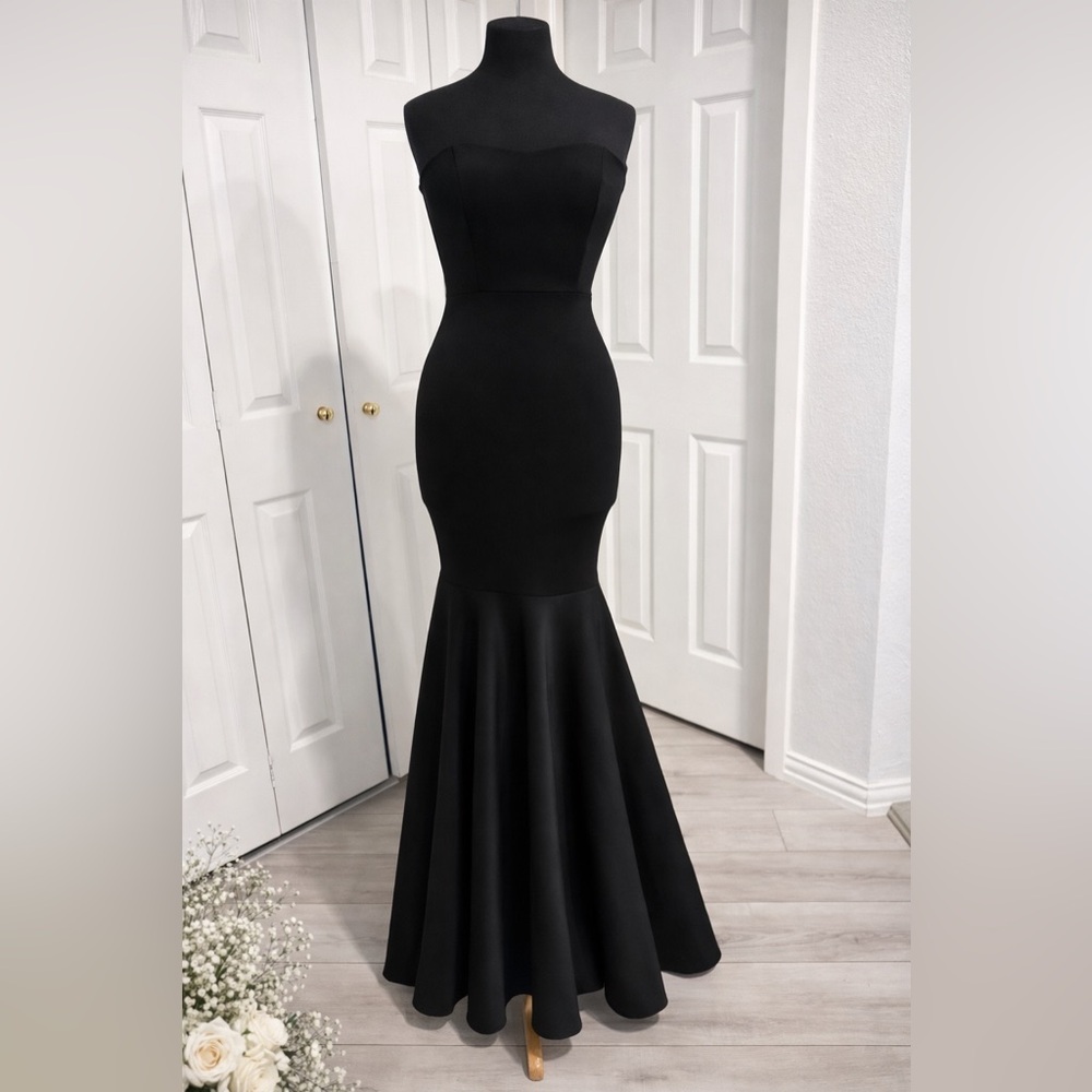 Elegant Black Strapless Mermaid Dress